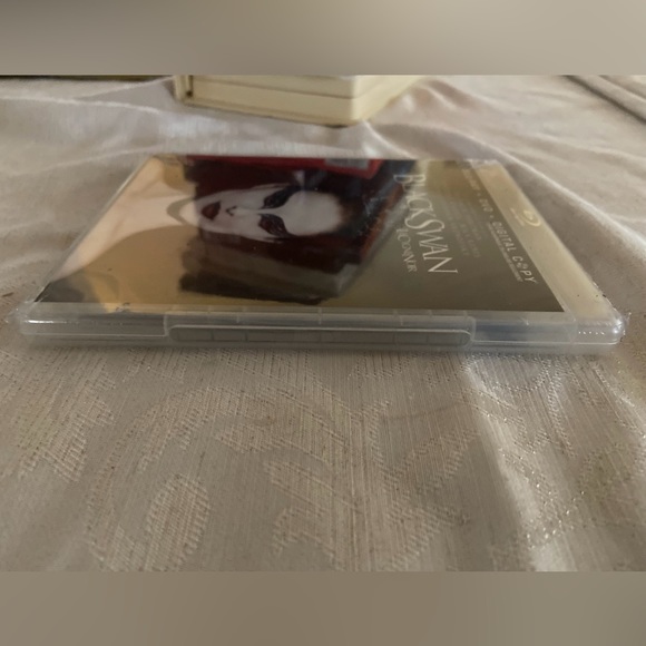 Black Swan - Blue Ray + Dvd + Digital Copy. Brand New, Never Opened. - Picture 3 of 4